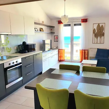 Apartment 21 *